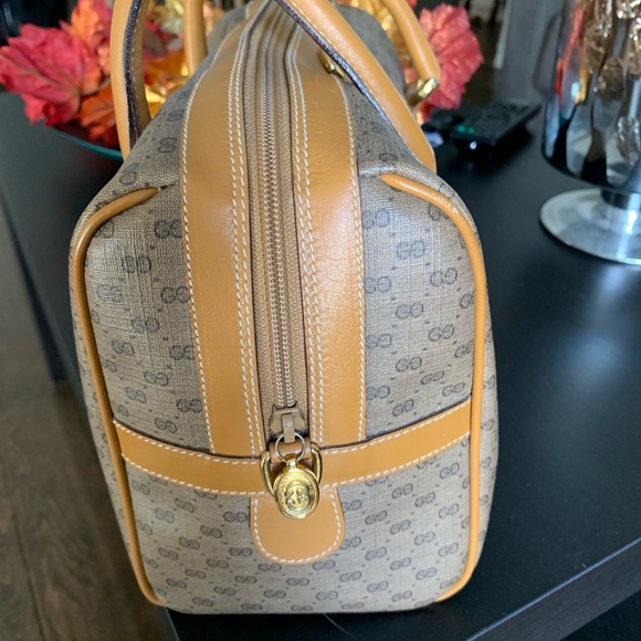 Authentic Gucci Vintage 👜👑 - Picture 3 of 8